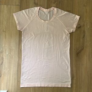 Like new - LULULEMON Swiftly Tech Short Sleeve in Light Pink
